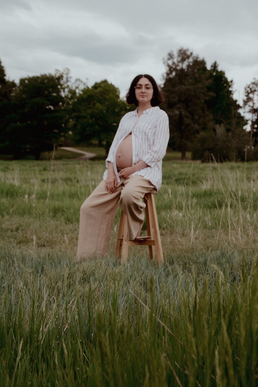 Maternity portrait on a stool